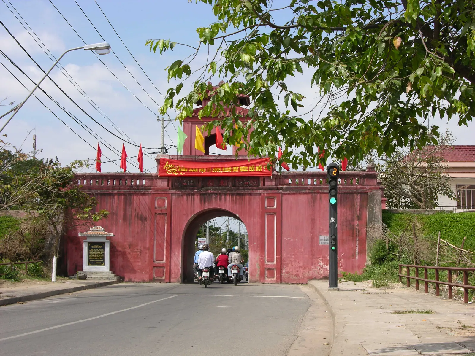 The eastern gate of the Diên Khánh citadel, photographed in February 2008.