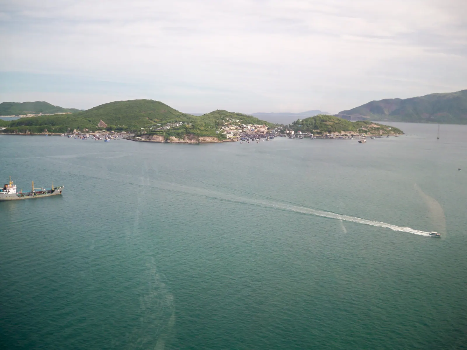 Bai San and Hon Mieu with the Tri Nguyen aquarium, seen from the cable car.